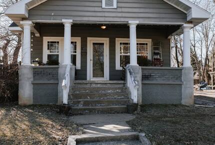 Midtown Springfield Bungalow with Walkable Location and Private Fenced Yard - Springfield, Missouri