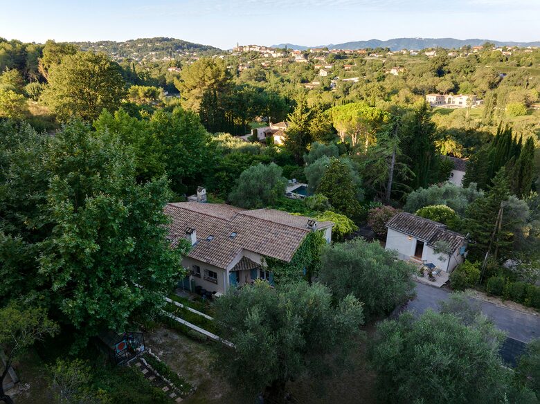 A Provençal Culinary & Historical Haven - Châteauneuf-Grasse, France