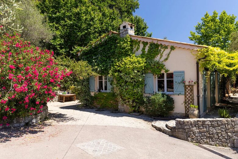 A Provençal Culinary & Historical Haven - Châteauneuf-Grasse, France