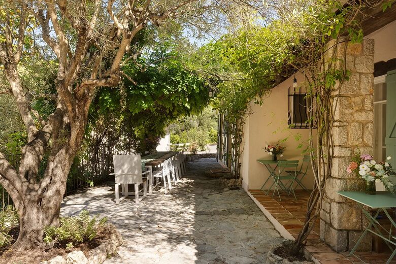 A Provençal Culinary & Historical Haven - Châteauneuf-Grasse, France