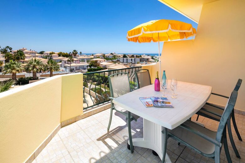 Relaxed Algarve Retreat Near São Rafael Beach - Albufeira, Portugal