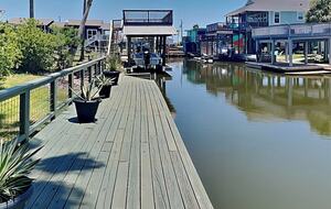 Relaxed Gulf Coast Escape in Jamaica Beach - Jamaica Beach, Texas