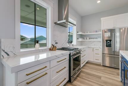 Upscale Port Aransas Beach Retreat Steps from the Sand - Port Aransas, Texas