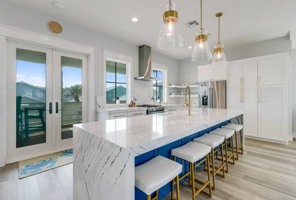 Upscale Port Aransas Beach Retreat Steps from the Sand - Port Aransas, Texas