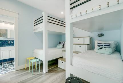 Upscale Port Aransas Beach Retreat Steps from the Sand - Port Aransas, Texas