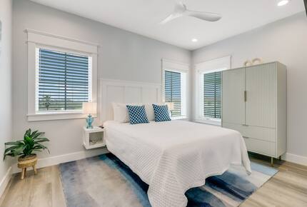 Upscale Port Aransas Beach Retreat Steps from the Sand - Port Aransas, Texas