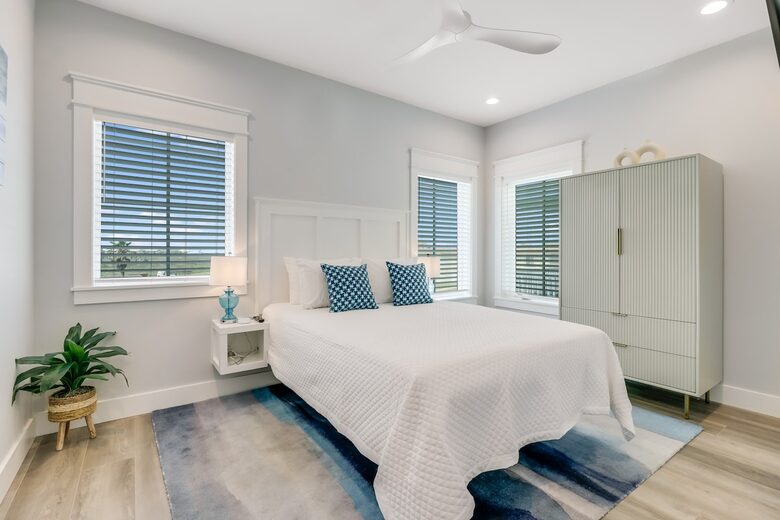 Upscale Port Aransas Beach Retreat Steps from the Sand - Port Aransas, Texas