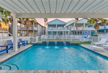 Upscale Port Aransas Beach Retreat Steps from the Sand - Port Aransas, Texas