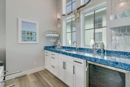 Upscale Port Aransas Beach Retreat Steps from the Sand - Port Aransas, Texas