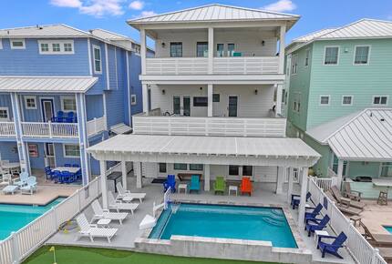 Upscale Port Aransas Beach Retreat Steps from the Sand - Port Aransas, Texas