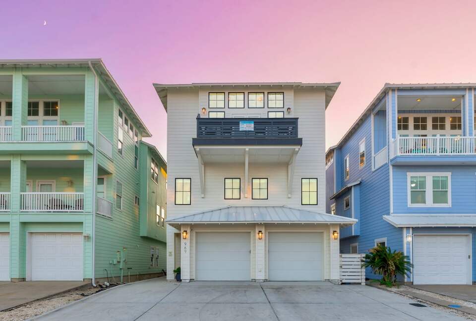 Upscale Port Aransas Beach Retreat Steps from the Sand - Port Aransas, Texas