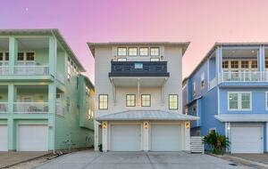 Upscale Port Aransas Beach Retreat Steps from the Sand - Port Aransas, Texas