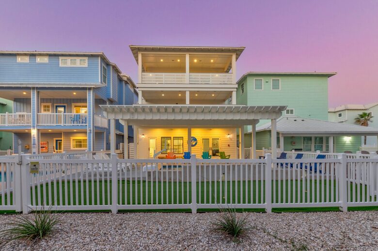Upscale Port Aransas Beach Retreat Steps from the Sand - Port Aransas, Texas
