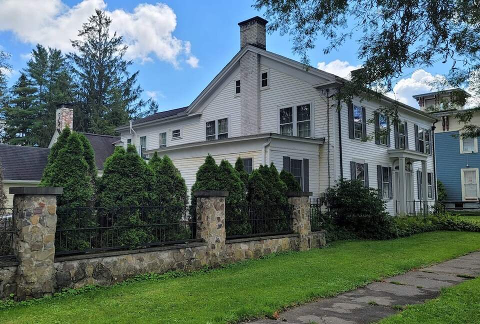 Historic Family Estate with Indoor Hot Tub in Upstate New York - New Berlin, New York