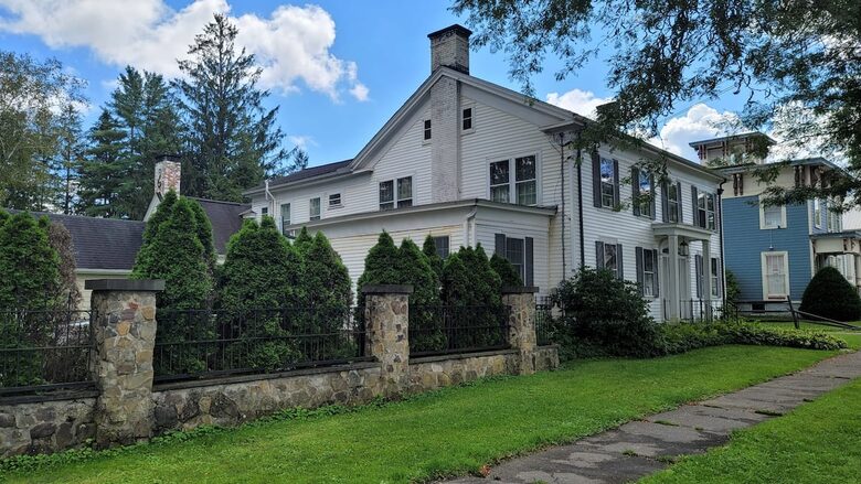 Historic Family Estate with Indoor Hot Tub in Upstate New York - New Berlin, New York