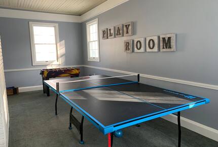 Historic Family Estate with Indoor Hot Tub in Upstate New York - New Berlin, New York