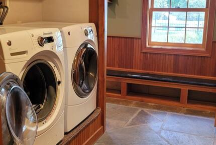 Historic Family Estate with Indoor Hot Tub in Upstate New York - New Berlin, New York