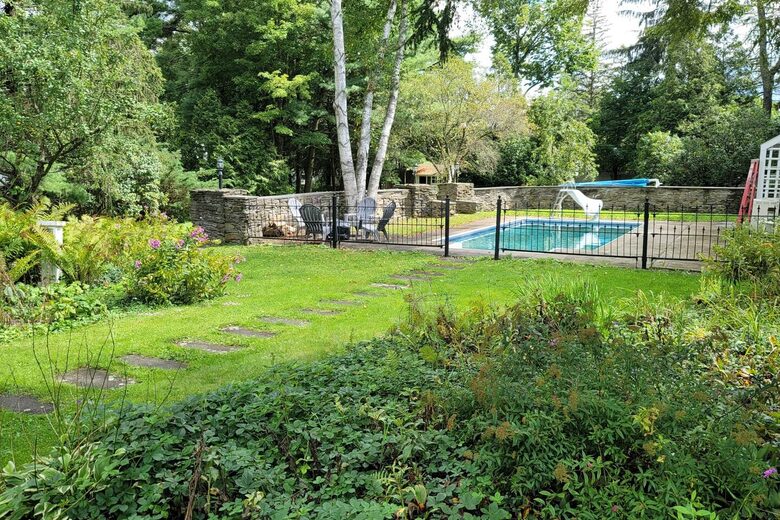 Historic Family Estate with Indoor Hot Tub in Upstate New York - New Berlin, New York