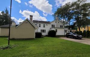 Historic Family Estate with Indoor Hot Tub in Upstate New York - New Berlin, New York