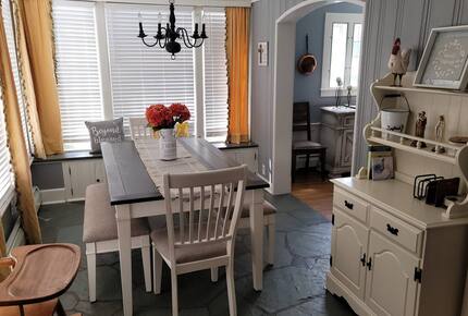 Historic Family Estate with Indoor Hot Tub in Upstate New York - New Berlin, New York