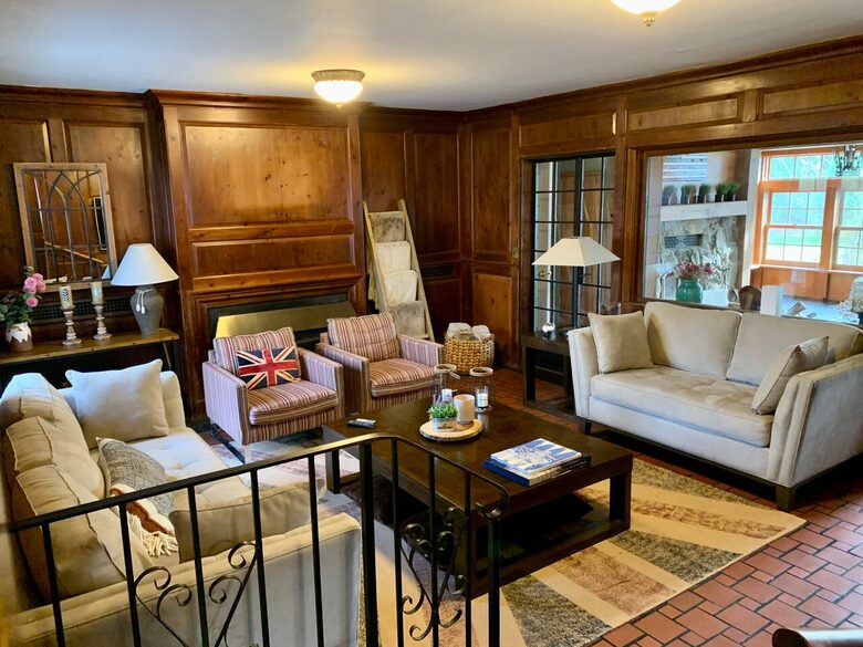 Historic Family Estate with Indoor Hot Tub in Upstate New York - New Berlin, New York