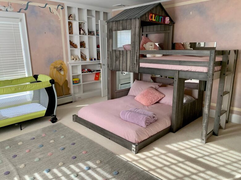 Historic Family Estate with Indoor Hot Tub in Upstate New York - New Berlin, New York