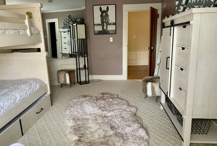 Historic Family Estate with Indoor Hot Tub in Upstate New York - New Berlin, New York