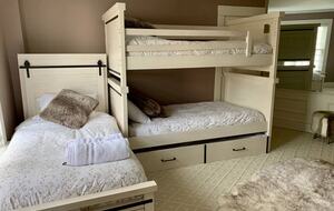 Historic Family Estate with Indoor Hot Tub in Upstate New York - New Berlin, New York