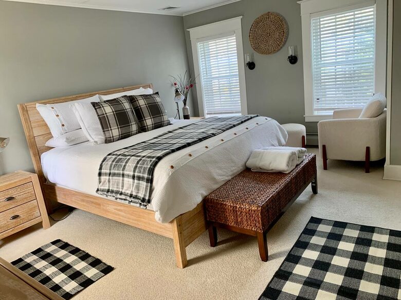 Historic Family Estate with Indoor Hot Tub in Upstate New York - New Berlin, New York