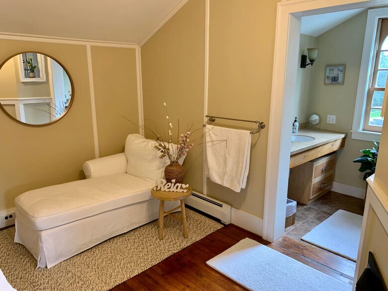 Historic Family Estate with Indoor Hot Tub in Upstate New York - New Berlin, New York