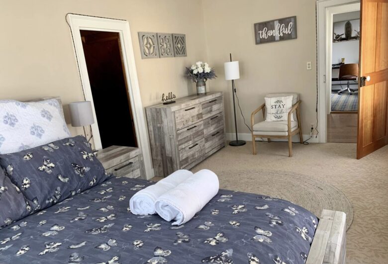 Historic Family Estate with Indoor Hot Tub in Upstate New York - New Berlin, New York