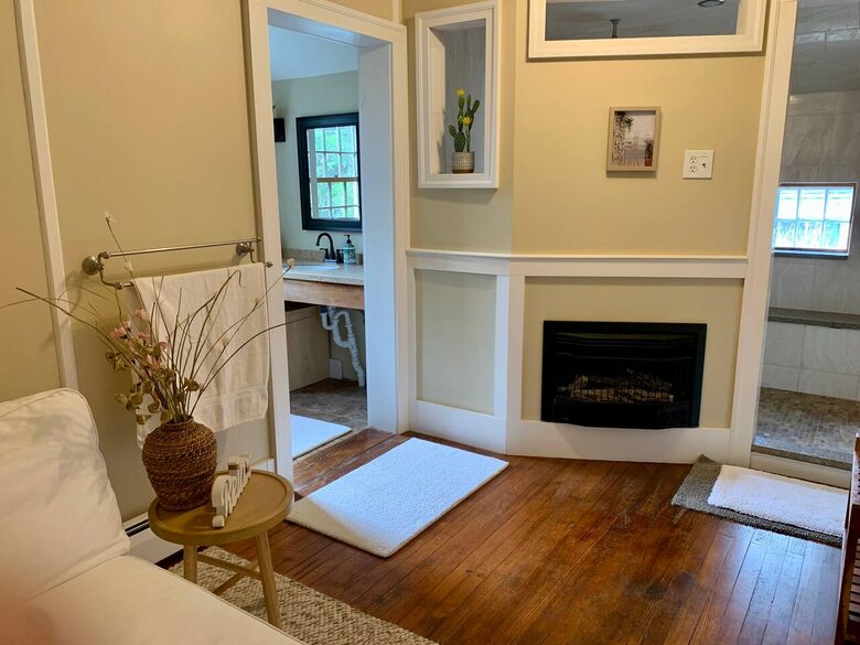 Historic Family Estate with Indoor Hot Tub in Upstate New York - New Berlin, New York