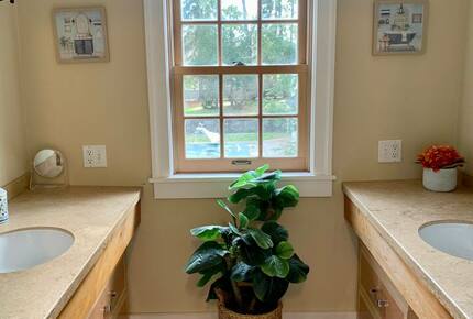 Historic Family Estate with Indoor Hot Tub in Upstate New York - New Berlin, New York