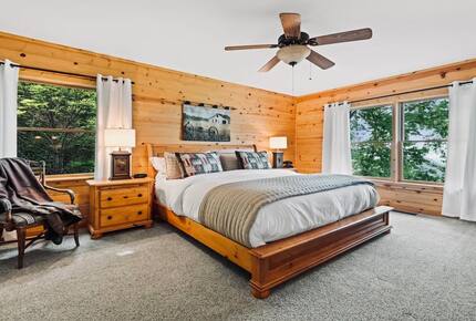 Seven-Acre Mountain Lodge with Long-Range Smoky Views - Maggie Valley, North Carolina