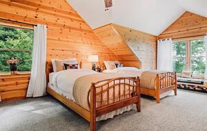 Seven-Acre Mountain Lodge with Long-Range Smoky Views - Maggie Valley, North Carolina