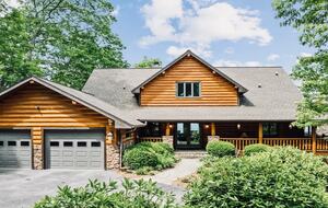 Seven-Acre Mountain Lodge with Long-Range Smoky Views - Maggie Valley, North Carolina