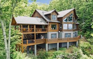 Seven-Acre Mountain Lodge with Long-Range Smoky Views - Maggie Valley, North Carolina