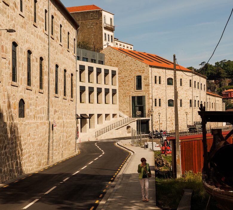 Delux 2-bedroom Apartment overlooking the old city and Douro River, Porto - Porto, Portugal
