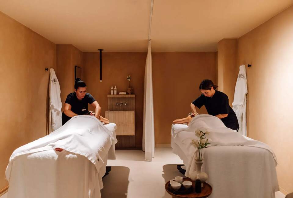 Delux 2-bedroom Apartment overlooking the old city and Douro River, Porto - Porto, Portugal