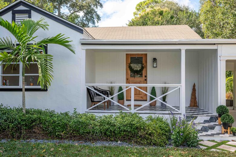 Walkable Downtown Vero Beach Retreat with Private Outdoor Soaking Tub - Vero Beach, Florida