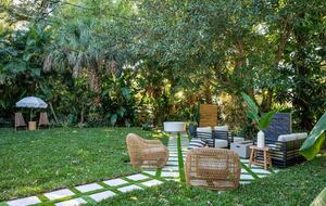 Walkable Downtown Vero Beach Retreat with Private Outdoor Soaking Tub - Vero Beach, Florida