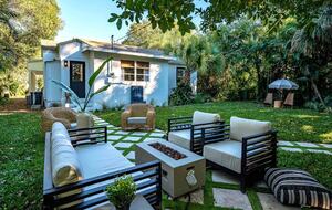 Walkable Downtown Vero Beach Retreat with Private Outdoor Soaking Tub - Vero Beach, Florida