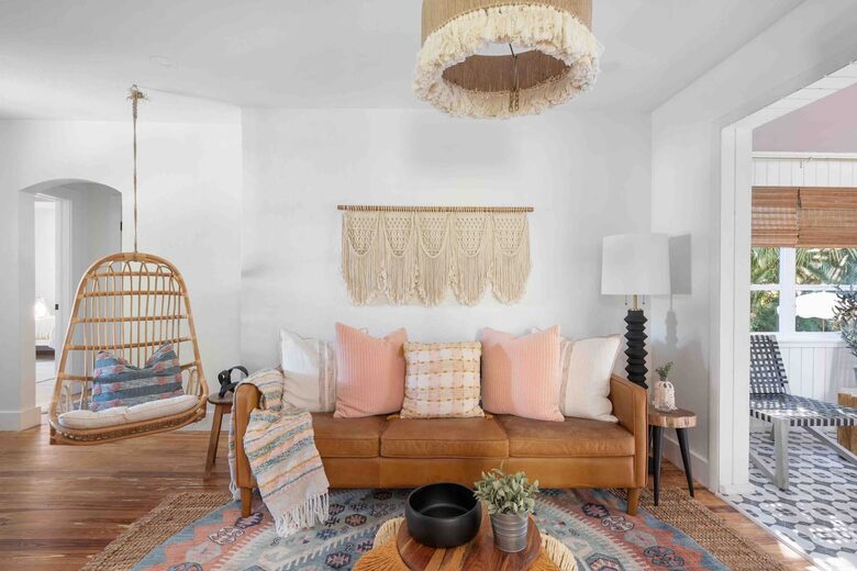 Walkable Downtown Vero Beach Retreat with Private Outdoor Soaking Tub - Vero Beach, Florida