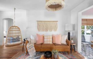 Walkable Downtown Vero Beach Retreat with Private Outdoor Soaking Tub - Vero Beach, Florida