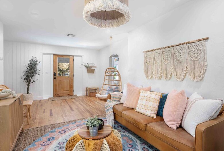 Walkable Downtown Vero Beach Retreat with Private Outdoor Soaking Tub - Vero Beach, Florida