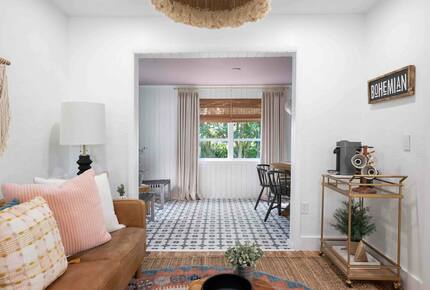 Walkable Downtown Vero Beach Retreat with Private Outdoor Soaking Tub - Vero Beach, Florida