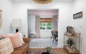 Walkable Downtown Vero Beach Retreat with Private Outdoor Soaking Tub - Vero Beach, Florida