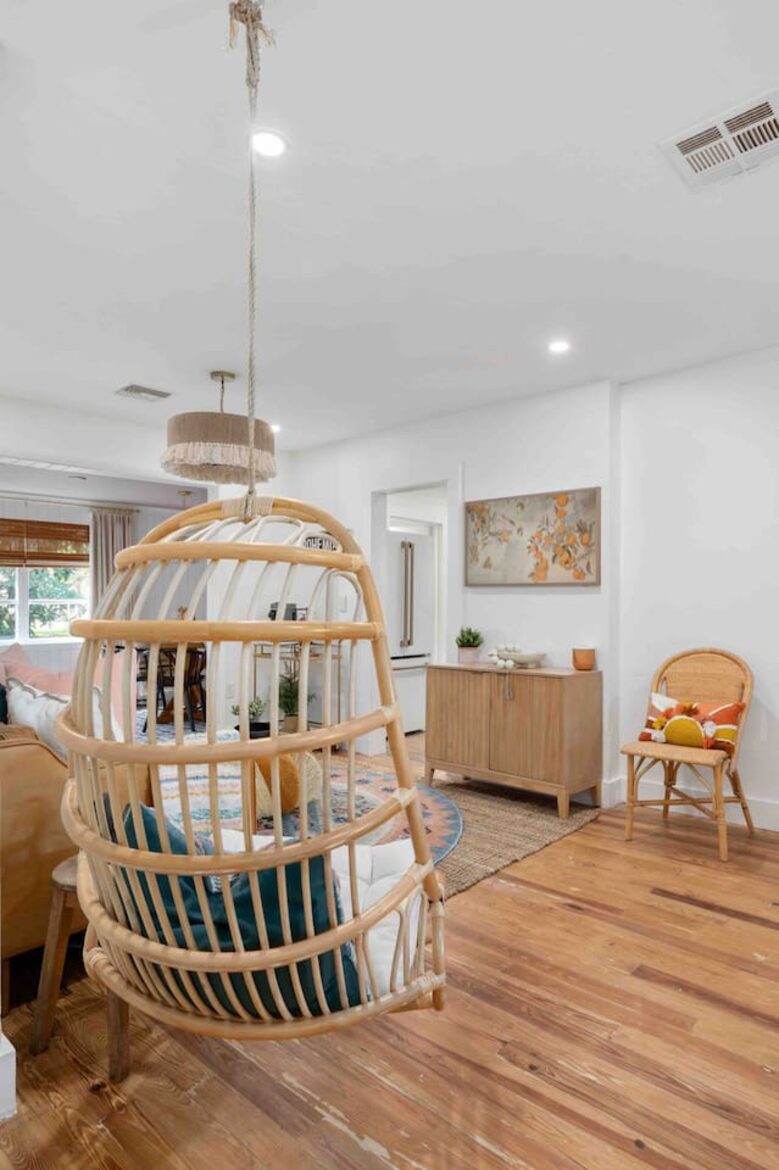 Walkable Downtown Vero Beach Retreat with Private Outdoor Soaking Tub - Vero Beach, Florida