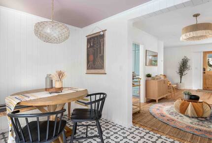 Walkable Downtown Vero Beach Retreat with Private Outdoor Soaking Tub - Vero Beach, Florida