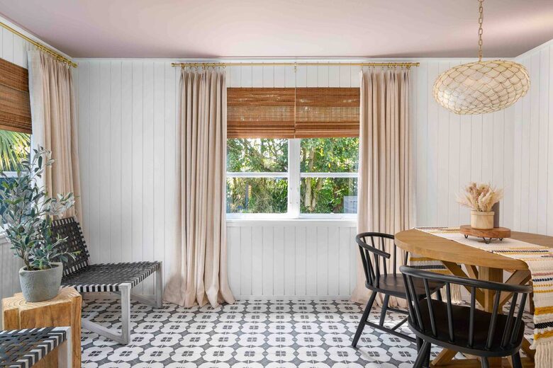 Walkable Downtown Vero Beach Retreat with Private Outdoor Soaking Tub - Vero Beach, Florida